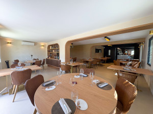 25 salle 6 scaled 1 300x225