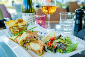 540077764 1335665238566551 6618656488559745692 n 300x200