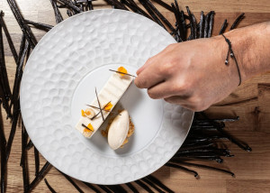 Derriere2024 56 1 300x214